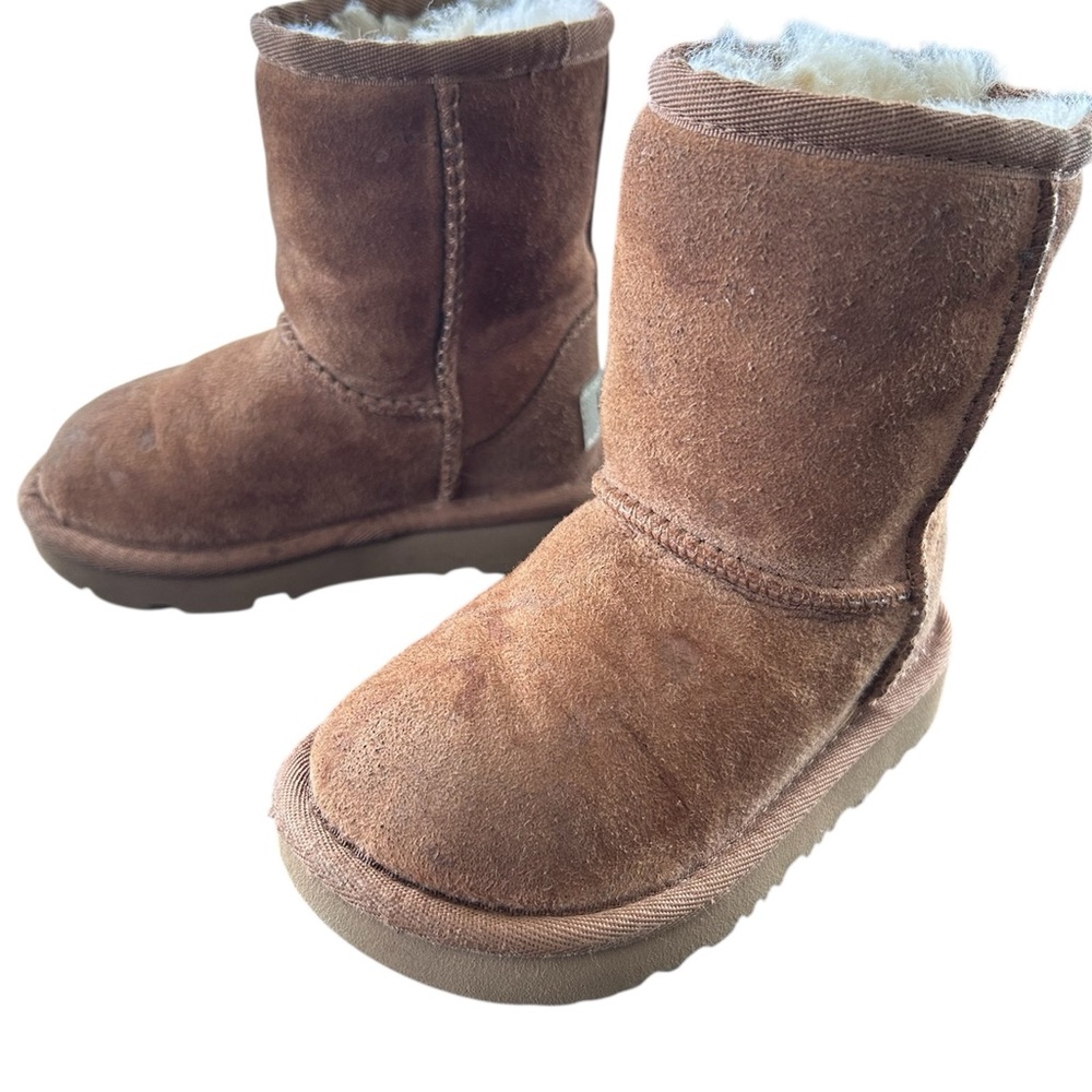 UGGs boots girls size 7 Chestnut brown
